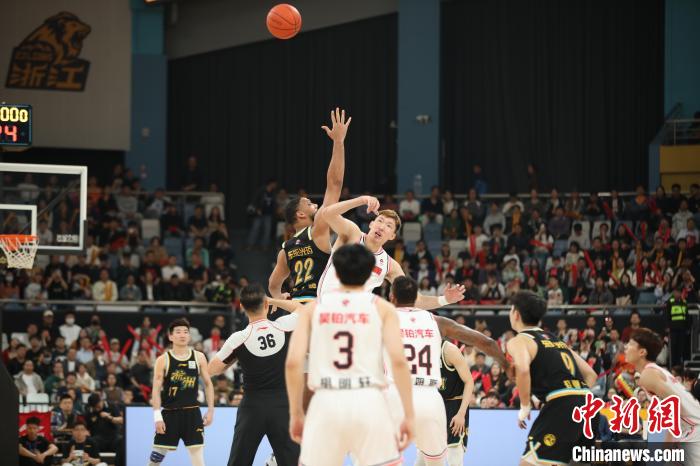 广厦坐镇杭州主场逆转广东，赵岩昊成关键奇兵