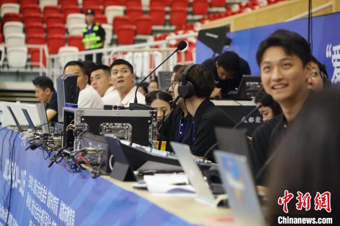 成都青少年篮球赛暨大运会测试赛举行 8支队伍模