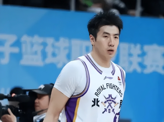 北控常规赛惨败同曦 防守漏洞与用人失误成主因