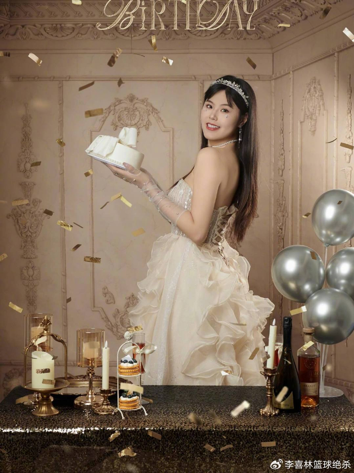 李月汝生日晒时尚造型 留洋之路再启航