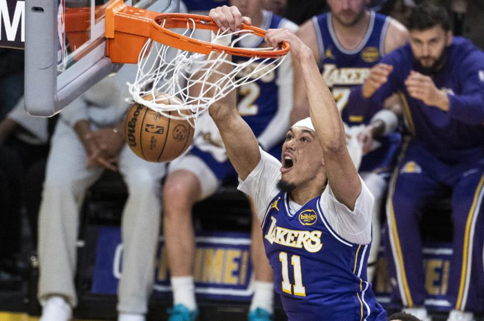 湖人替补双星爆发 海斯砍19+7盖帽助队大胜奇才