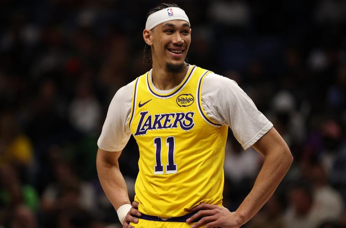 湖人替补双星爆发 海斯砍19+7盖帽助队大胜奇才