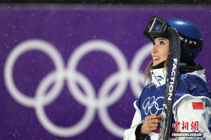 谷爱凌自由式滑雪女子大跳台摘银 中国代表团多