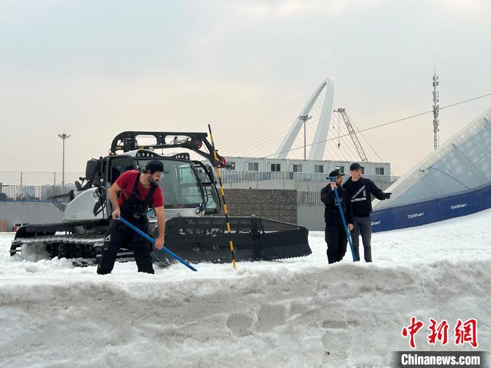 首钢大跳台“雪飞天”造雪工作全面完成，国际